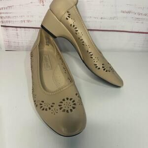 Comfort Plus Khaki Floral Laser Cut Out Heels Women’s US SIZE 5